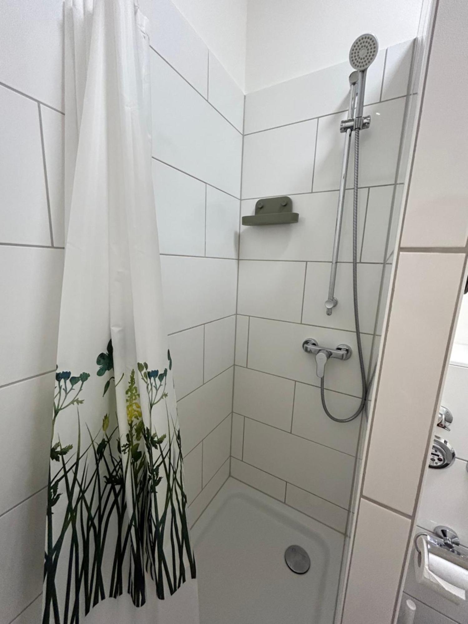 35 Qm Grosses Apartment Mit Eigenem Badezimmer In Den Elbvororten Hamburg Bagian luar foto