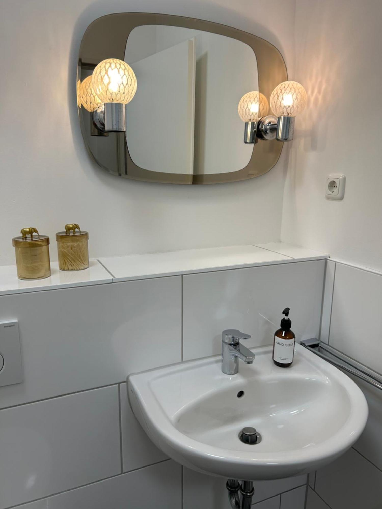 35 Qm Grosses Apartment Mit Eigenem Badezimmer In Den Elbvororten Hamburg Bagian luar foto