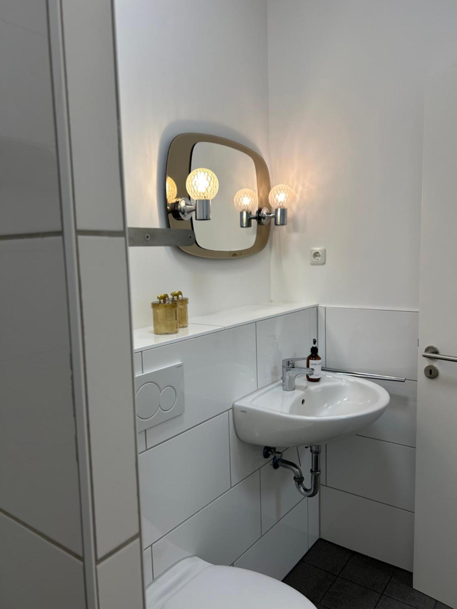 35 Qm Grosses Apartment Mit Eigenem Badezimmer In Den Elbvororten Hamburg Bagian luar foto